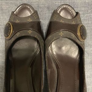 Louis Vuitton peep toe heels